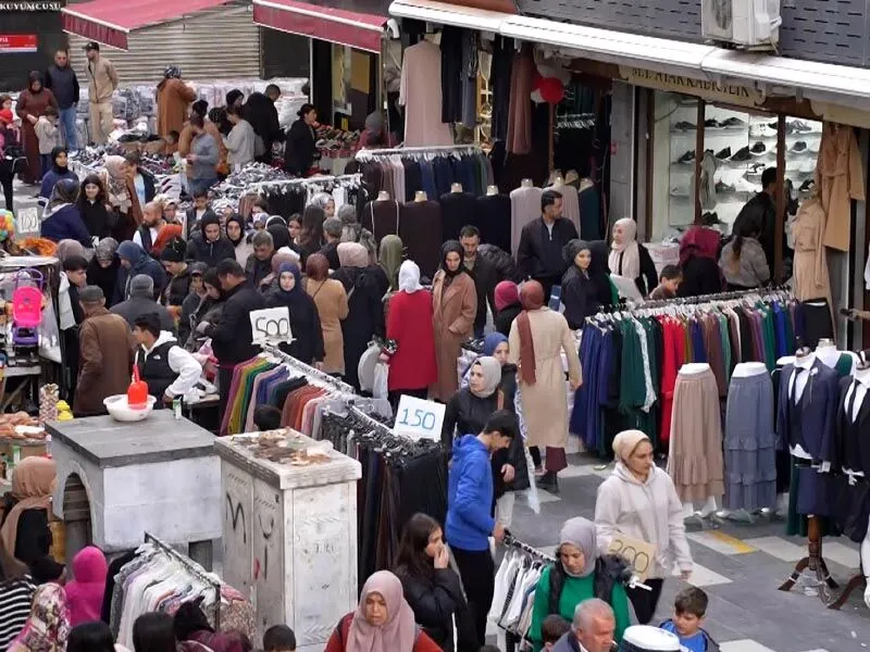 Sakarya Caddesi&rsquo;nde Adım Atacak Yer Kalmadı
