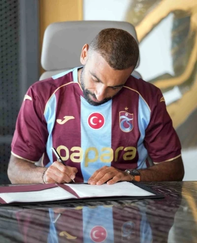 Salah Trabzonspor&rsquo;a imzayı attı, ayağının tozuyla Trabzonspor reklam filmi &ccedil;ekimine katıldı