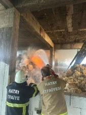 Samanlıkta çıkan yangın 10 saatte kontrol altına alındı