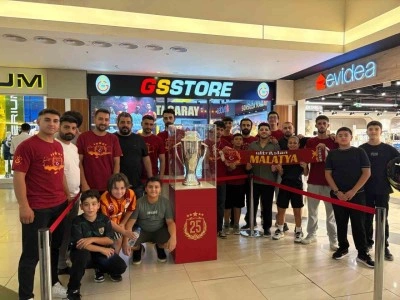 Şampiyonluk kupası taraftarla buluştu