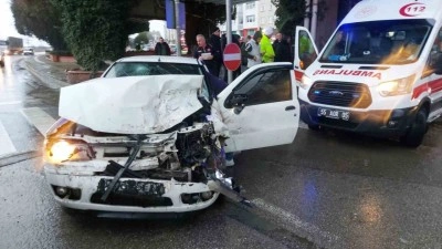 Samsun’da otomobil ile kamyonet çarpıştı: 4 yaralı