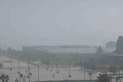 Baharın ortasında pus ve sis etkisini s&uuml;rd&uuml;r&uuml;yor