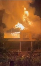 2 katlı ev alevlere teslim oldu