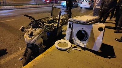 Sancaktepe&rsquo;de otomobil ile motosiklet &ccedil;arpıştı: 1 yaralı