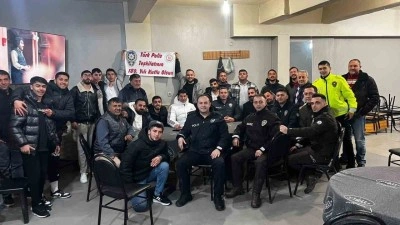 Sandalyeler havada uçuştu, kavga bir anda kutlamaya döndü