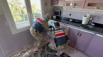 Şanlıurfa&rsquo;da &ccedil;amaşır makinesinden 12 tabanca &ccedil;ıktı