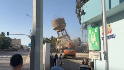 Yarım asırlık su kulesi yıkıldı