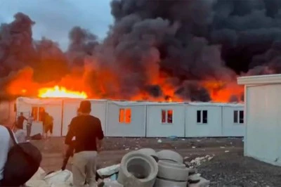 Şanlıurfa'da işçilerin kaldığı 50 konteyner yandı