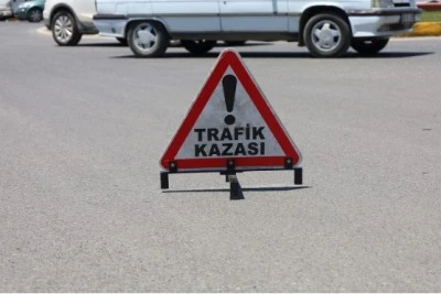 Şanlıurfa’da otomobil tırın altına girdi