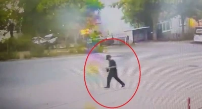 Şapkalı hırsız &rsquo;&Ouml;r&uuml;mcek Adam&rsquo; gibi tırmanıp evleri soydu