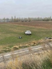 Şarampole giren otomobil s&uuml;r&uuml;c&uuml;s&uuml; yaralandı