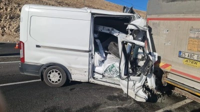 Sarıkamış&rsquo;ta trafik kazası: 2 yaralı