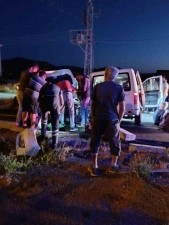 Hafif ticari araç ile otomobil çarpıştı: 5 yaralı