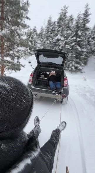 Şavşat&rsquo;ta geleneksel tahta kızaklarla kış eğlencesi