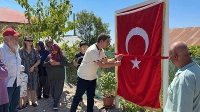 Şehidin ismi köy meydanına verildi