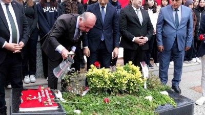 Şehit &Ouml;ğretmen Ayb&uuml;ke Yal&ccedil;ın kabri başında dualarla anıldı