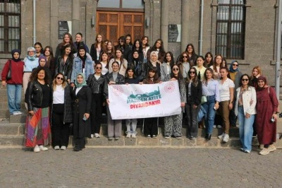 Şehit ve gazi kızları Diyarbakır&rsquo;ın tarihi mekanlarını geziyor
