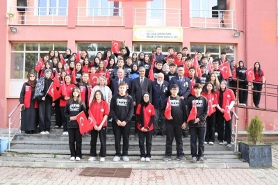 Şehit yakınları ve gaziler &ouml;ğrencilerle buluştu