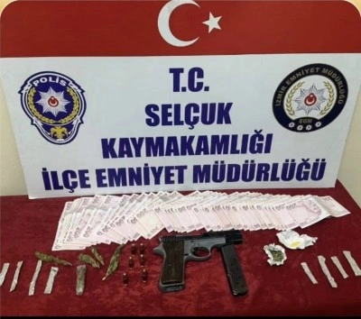 Sel&ccedil;uk&rsquo;ta uyuşturucu operasyonu: 3 g&ouml;zaltı