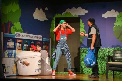 Sel&ccedil;uklu Belediyesi tiyatro oyunu ile &ouml;ğrencilere sıfır atık bilinci kazandırıyor