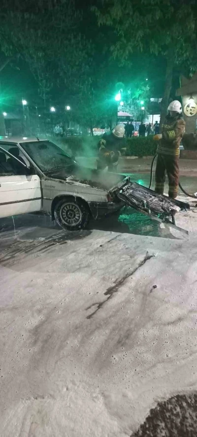 Seyir halindeki otomobil alevlere teslim oldu