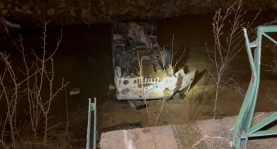 Seyir halindeyken uyuyakalan alkollü sürücü, aracıyla dereye uçtu