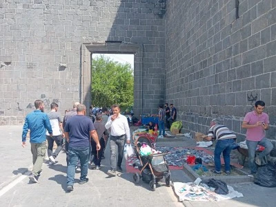 Seyyar Satıcıların Yeni Adresi Urfa Kapı Oldu