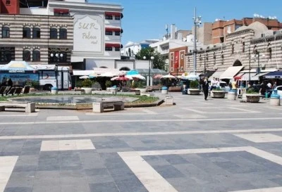 Sıcak Hava Tarihi Sur'u Vurdu