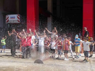 Sıcak yaz günü serinleten etkinlik