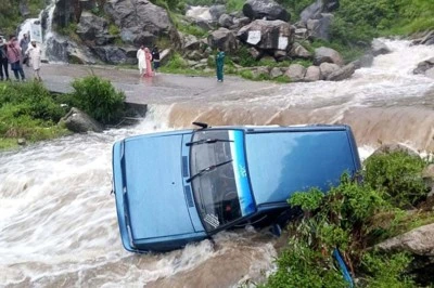 Şiddetli Yağışlar: 330 Kişi Hayatını Kaybetti, On Binlerce Kişi Evsiz Kaldı