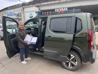 Sıfır aldığı aracı ekspertizde boyalı &ccedil;ıktı
