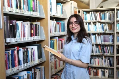 Şiirle Avrupa&rsquo;nın zirvesine &ccedil;ıktı