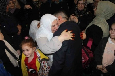 Siirt’in hacı adayları kutsal topraklara gözyaşlarıyla uğurlandı