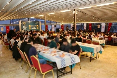 Siirt Valisi Kızılkaya, yetim ve öksüz çocuklarla iftar programında bir araya geldi