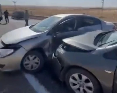 Silvan&rsquo;da iki otomobil &ccedil;arpıştı: 2 kişi yaralandı