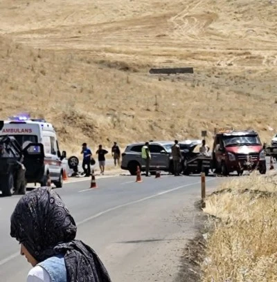 Silvan&rsquo;da İki Otomobil &Ccedil;arpıştı: 9 Kişi Yaralandı