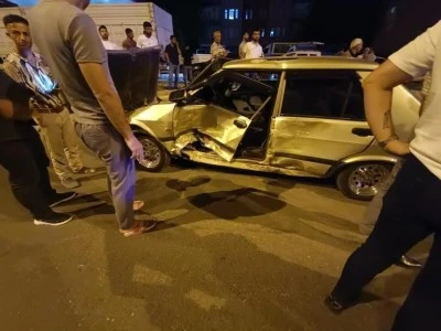 Silvan’da Kamyonet ile Otomobil Çarpıştı: 4 Kişi Yaralandı