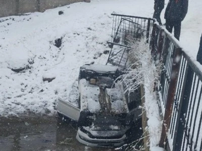 Silvan&rsquo;da Otomobil K&ouml;pr&uuml;den Dereye U&ccedil;tu, 2 Yaralı