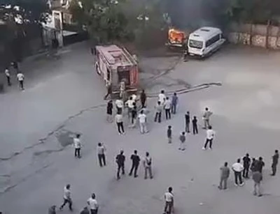 Silvan&rsquo;da Park Halindeki Minib&uuml;s Alevlere Teslim Oldu