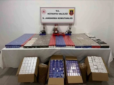 Simav&rsquo;da jandarmadan ka&ccedil;ak&ccedil;ılık operasyonu, binlerce paket sigara ve makaron ele ge&ccedil;irildi