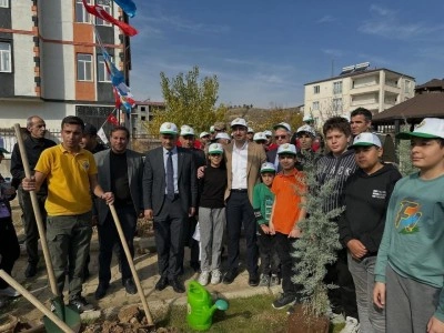 Sincik&rsquo;te fidanlar toprakla buluştu