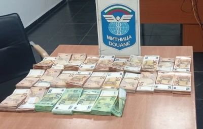 Sınırda 81 bin 385 euro ve 19 bin 750 dolar ele ge&ccedil;irildi