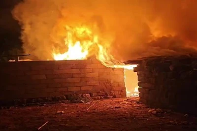 Şırnak&rsquo;ta alevler k&ouml;ye ilerledi: 4 ahır zarar g&ouml;rd&uuml;