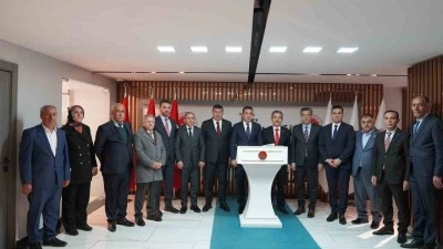 Valiler sınırda buluştu