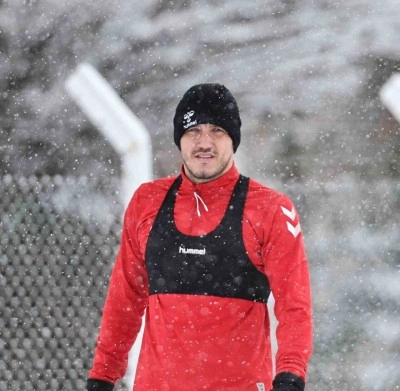 Sivasspor, kar yağışı altında Beşiktaş maçının hazırlıklarına başladı