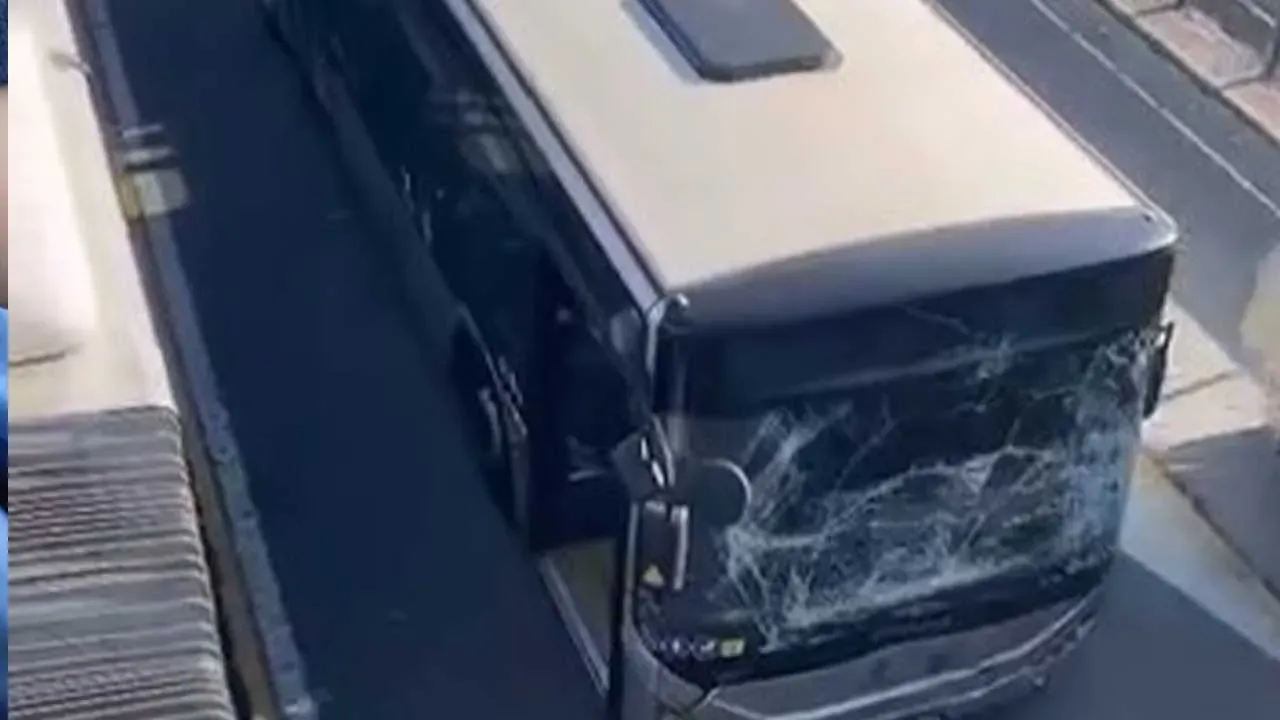 Son dakika | İstanbul'da iki metrobüs çarpıştı