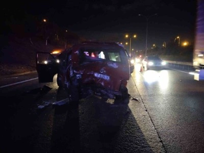 2 minibüs çarpıştı: 9 yaralı