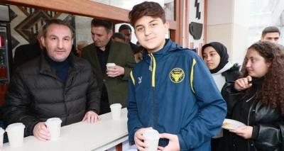 Sultanbeyli’de Aydos Kafe açıldı, ilk kahveleri Başkan Ali Tombaş ikram etti