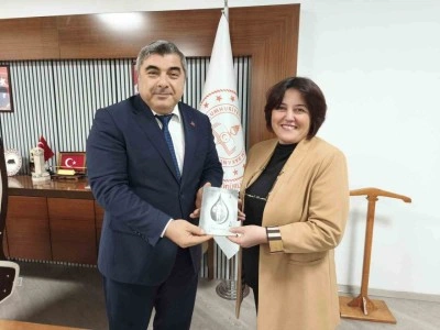 Sünnetci: "Öğretmenlerimiz geleceğe ışık tutan fenerlerdir"