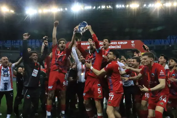 S&uuml;per Lig Kupası Nevruz Parkı&rsquo;nda On Binlerin &Ouml;n&uuml;nde Kaldırıldı